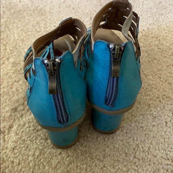 Serene island sandals. Some wear, otherwise comfy - Picture 3 of 7